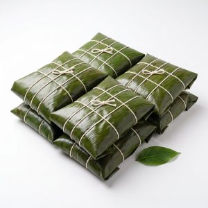 Hallacas venezolanas envueltas en hoja de plátano y amarradas con pabilo